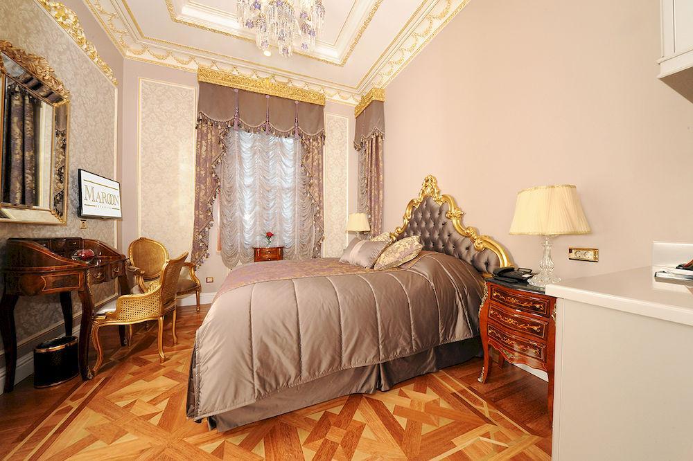 Maroon Bosphorus 5* Istanbul