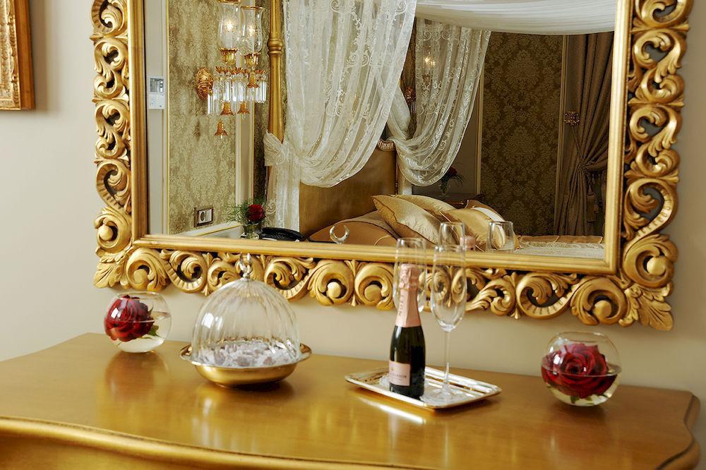 Maroon Bosphorus 5*