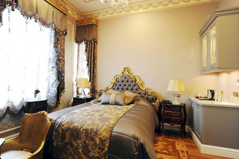 Maroon Bosphorus 5*