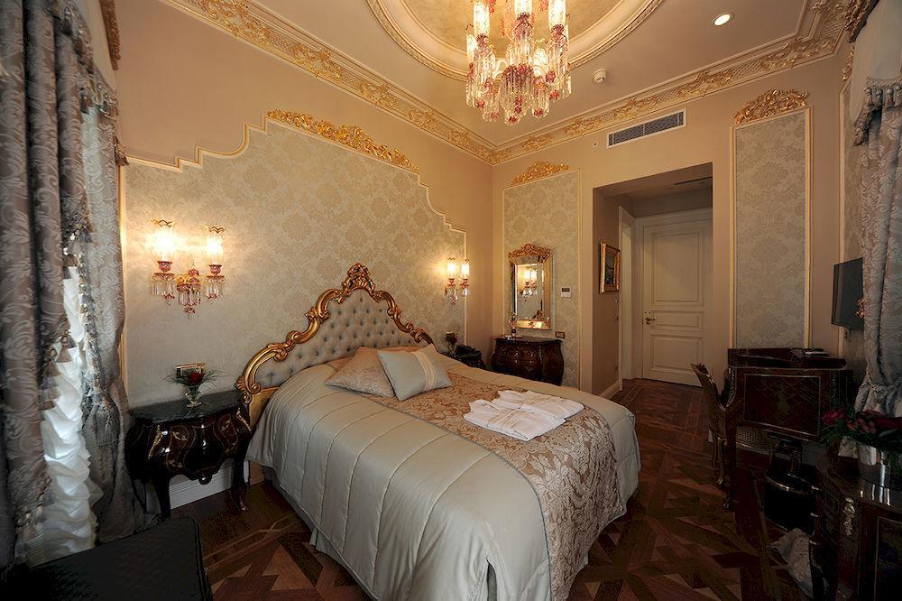 Maroon Bosphorus 5*