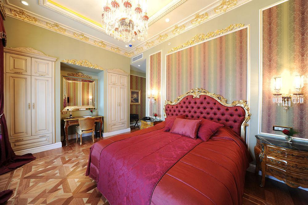 Maroon Bosphorus 5* Istanbul