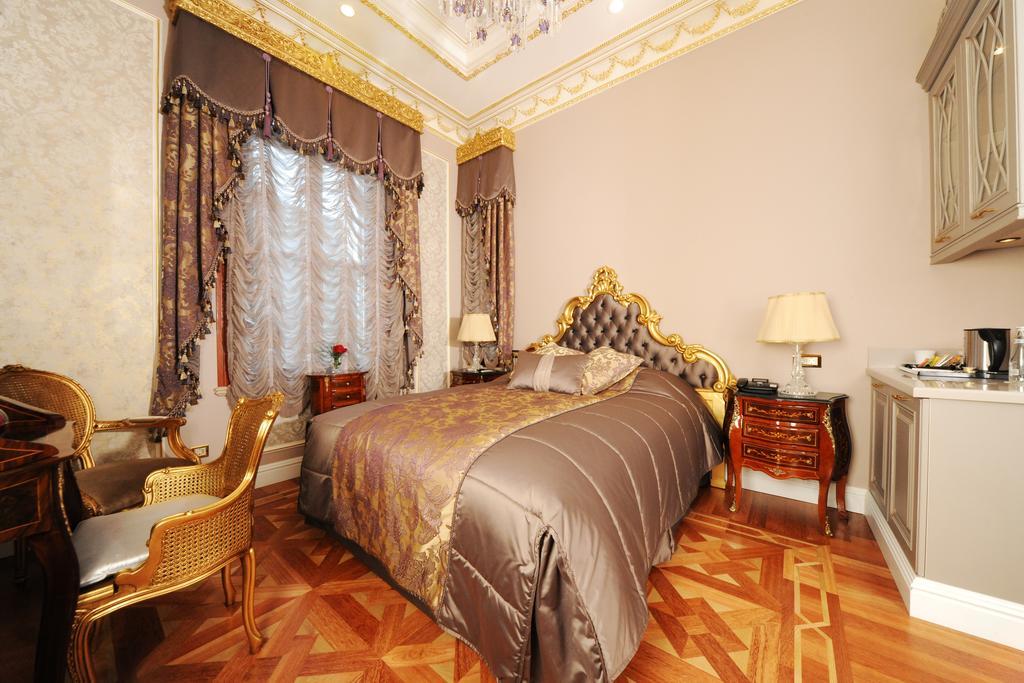 Maroon Bosphorus 5* Istanbul